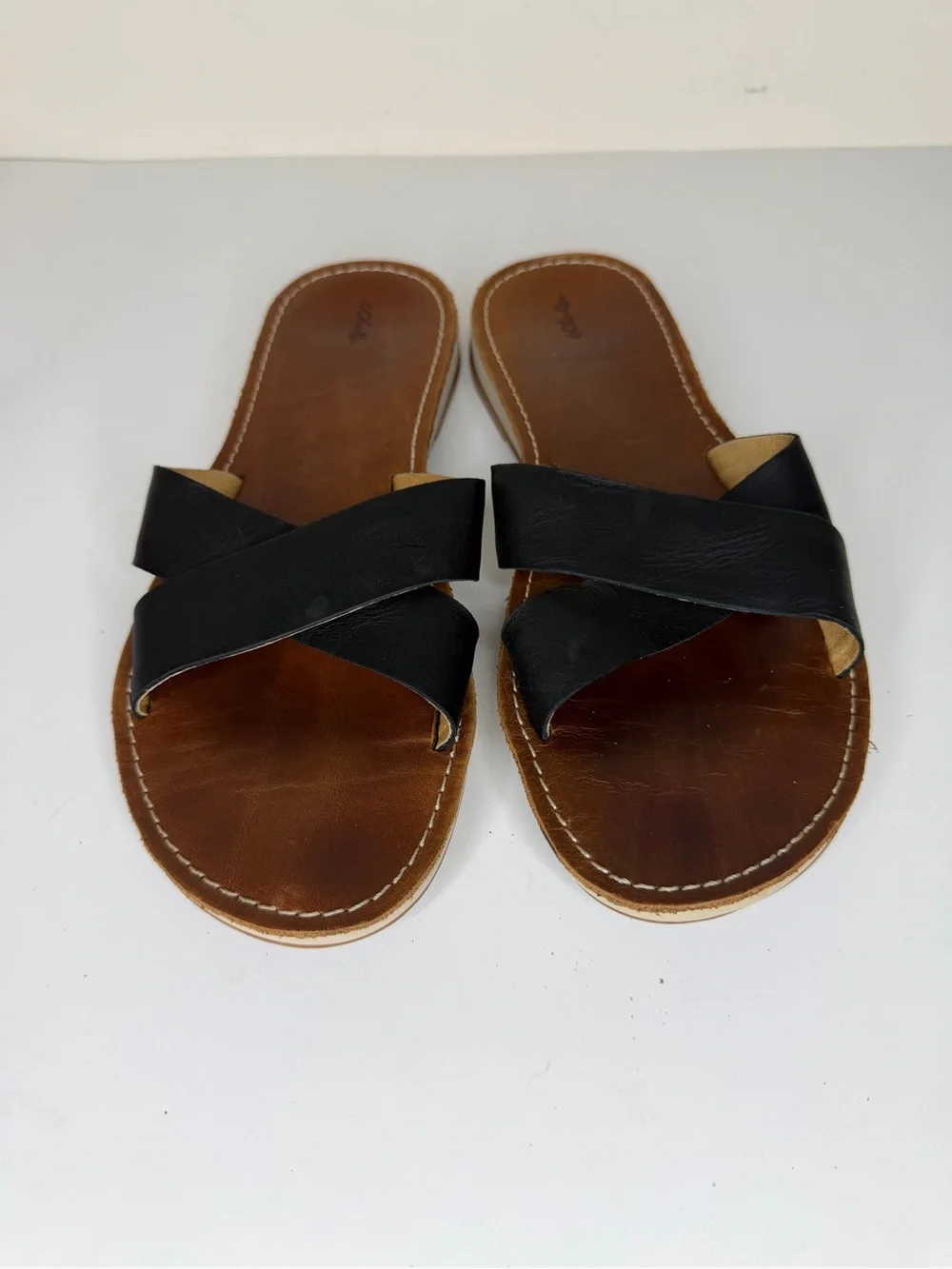 OluKai Ke'A Black Leather Crisscross Slide Sandals Women's Size 38 US 8 Comfort
